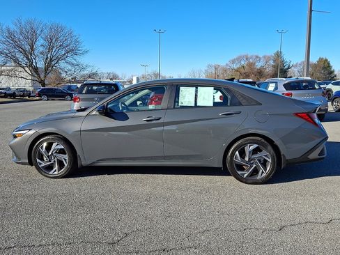 Certified 2025 Hyundai Elantra Sport image 8