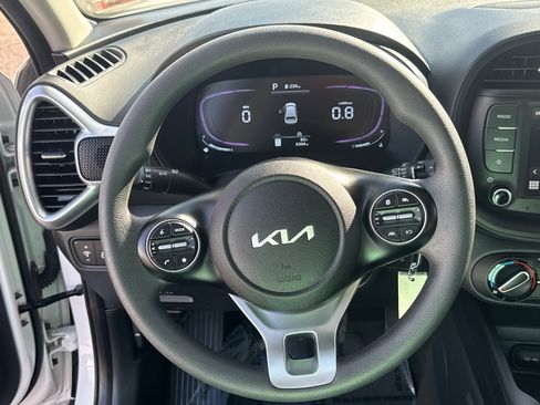 Used 2025 Kia Soul LX image 13