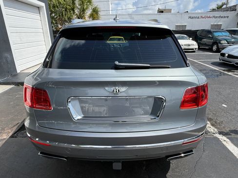 Used 2018 Bentley Bentayga Onyx Edition AWD/4WD image 9