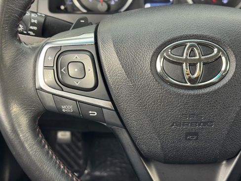 Used 2017 Toyota Camry SE image 19