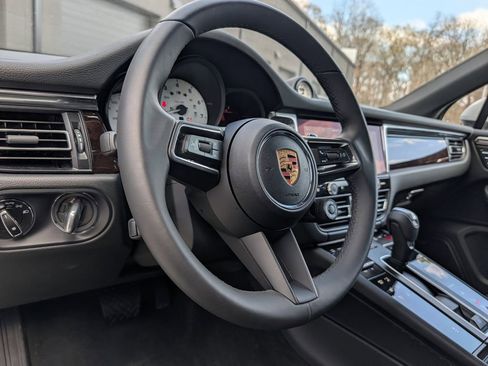 Used 2025 Porsche Macan T image 14
