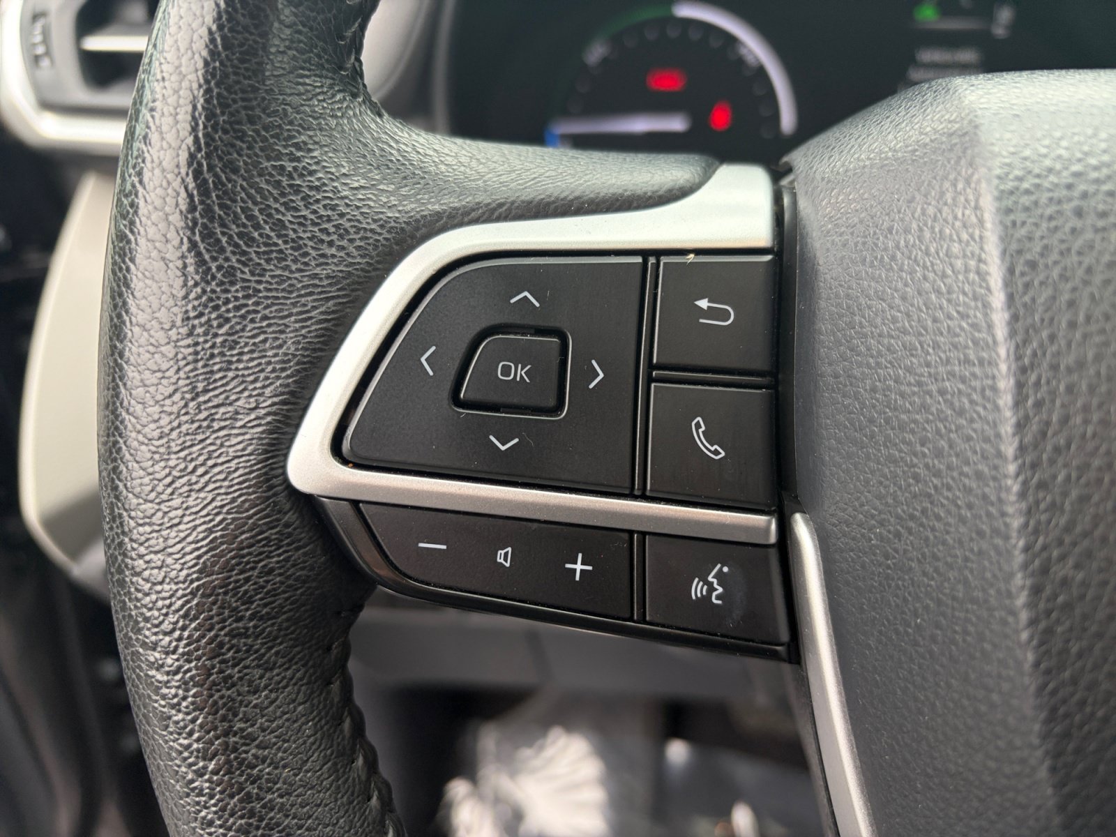 Used 2024 Toyota Sienna XLE FWD image 14