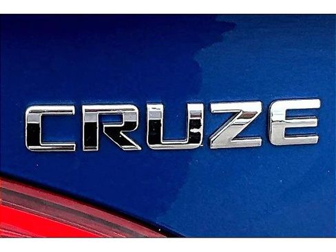 Used 2018 Chevrolet Cruze LT w/ Convenience Package FWD image 39