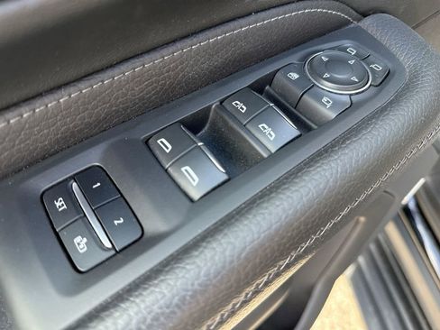 Used 2024 GMC Yukon XL Denali AWD/4WD image 13
