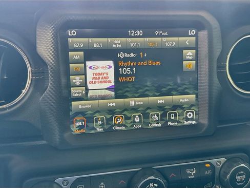 Used 2023 Jeep Wrangler Unlimited Sahara AWD/4WD image 16