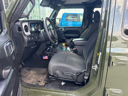 Used 2024 Jeep Gladiator Sport image 6