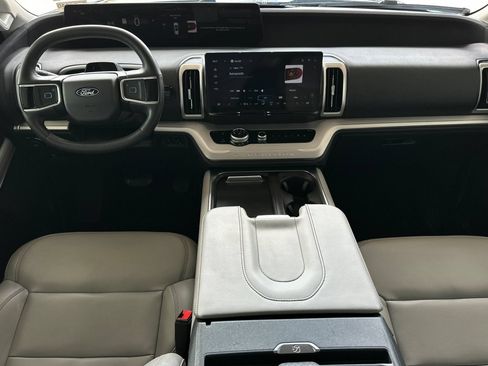 Certified 2025 Ford Expedition Active AWD/4WD image 12
