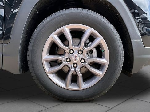 Used 2024 GMC Terrain SLT AWD/4WD image 12