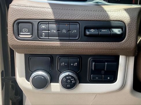 Used 2021 GMC Yukon XL Denali w/ Denali Premium Package RWD image 36