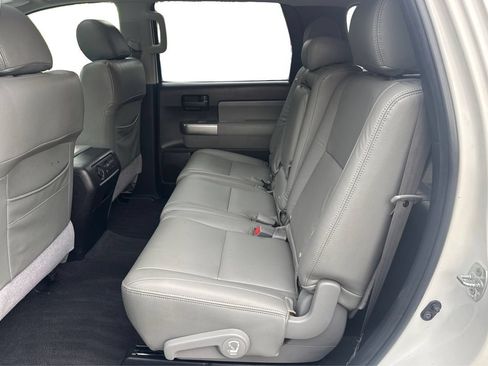Used 2019 Toyota Sequoia SR5 AWD/4WD image 10