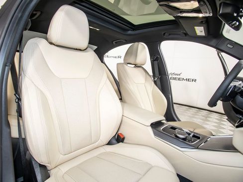 Used 2025 BMW 330i 330i w/ M Sport Package image 19