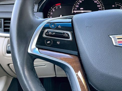 Used 2019 Cadillac XTS image 22