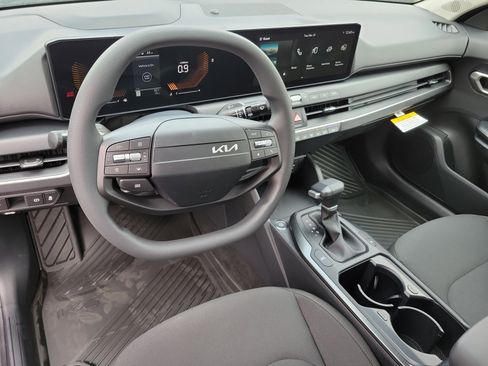 New 2026 Kia K4 LXS image 2