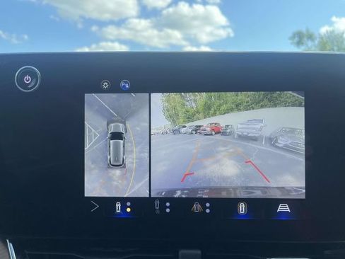 Used 2025 Chevrolet Equinox ACTIV w/ Safety and Technology Package FWD image 31