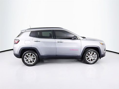 Used 2024 Jeep Compass Latitude w/ Sun and Sound Group AWD/4WD image 8