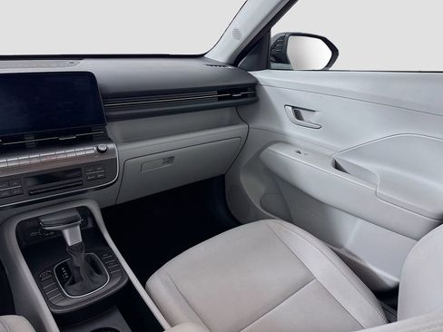 Certified 2025 Hyundai Kona SEL image 23