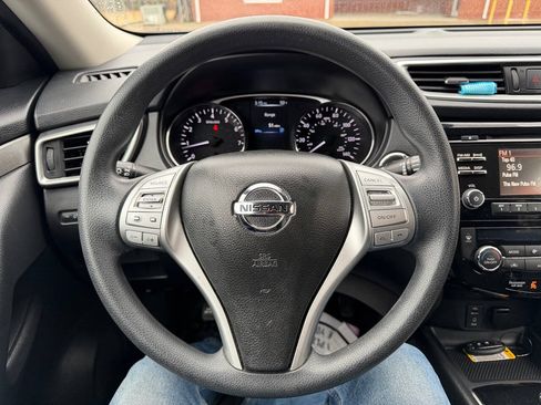 Used 2016 Nissan Rogue SV FWD image 18