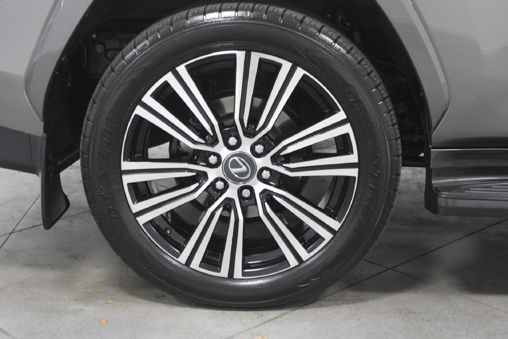 Used 2024 Lexus LX 600 4WD w/ Luxury Package image 14