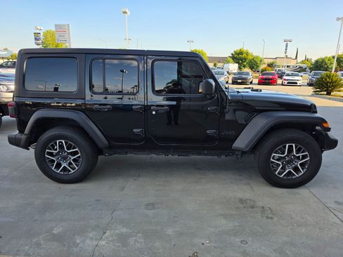 Used 2022 Jeep Wrangler Unlimited Sport AWD/4WD image 3