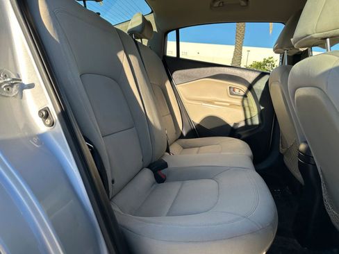 Used 2013 Kia Rio EX w/ Convenience Pkg image 10