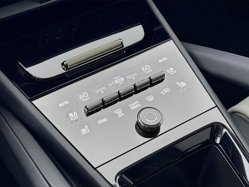 Certified 2026 Porsche Cayenne Turbo AWD/4WD image 22