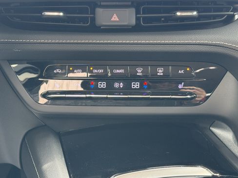 Used 2022 Buick Envision Essence w/ Technology Package I FWD image 21