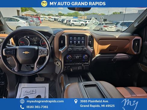 Used 2019 Chevrolet Silverado 1500 High Country w/ Technology Package AWD/4WD image 12
