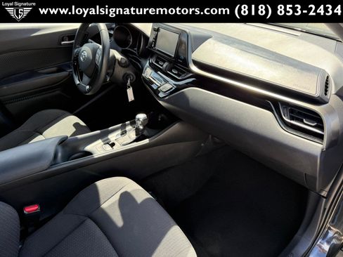 Used 2018 Toyota C-HR XLE FWD image 27