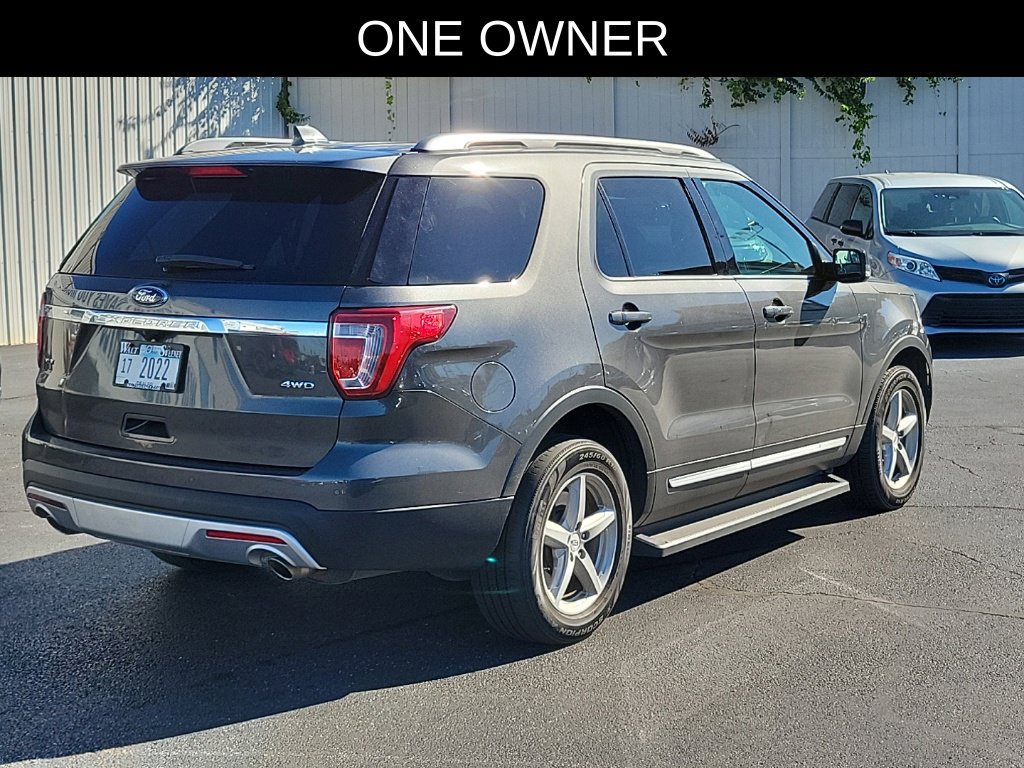 Used 2017 Ford Explorer XLT w/ Equipment Group 202A AWD/4WD image 4