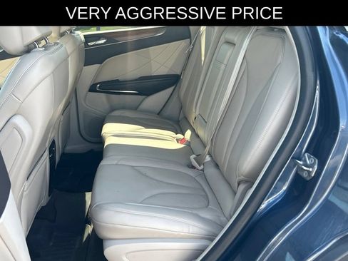 Used 2018 Lincoln MKC Select w/ Select Plus Package AWD/4WD image 19