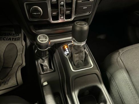 Used 2023 Jeep Wrangler Unlimited Sport AWD/4WD image 25