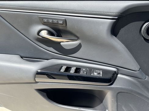 Used 2025 Lexus ES 350 w/ Premium Package FWD image 29