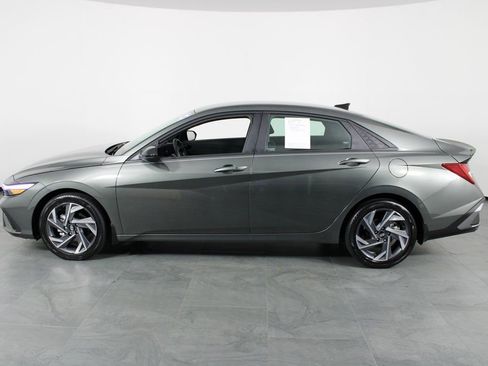 Certified 2025 Hyundai Elantra SEL image 10