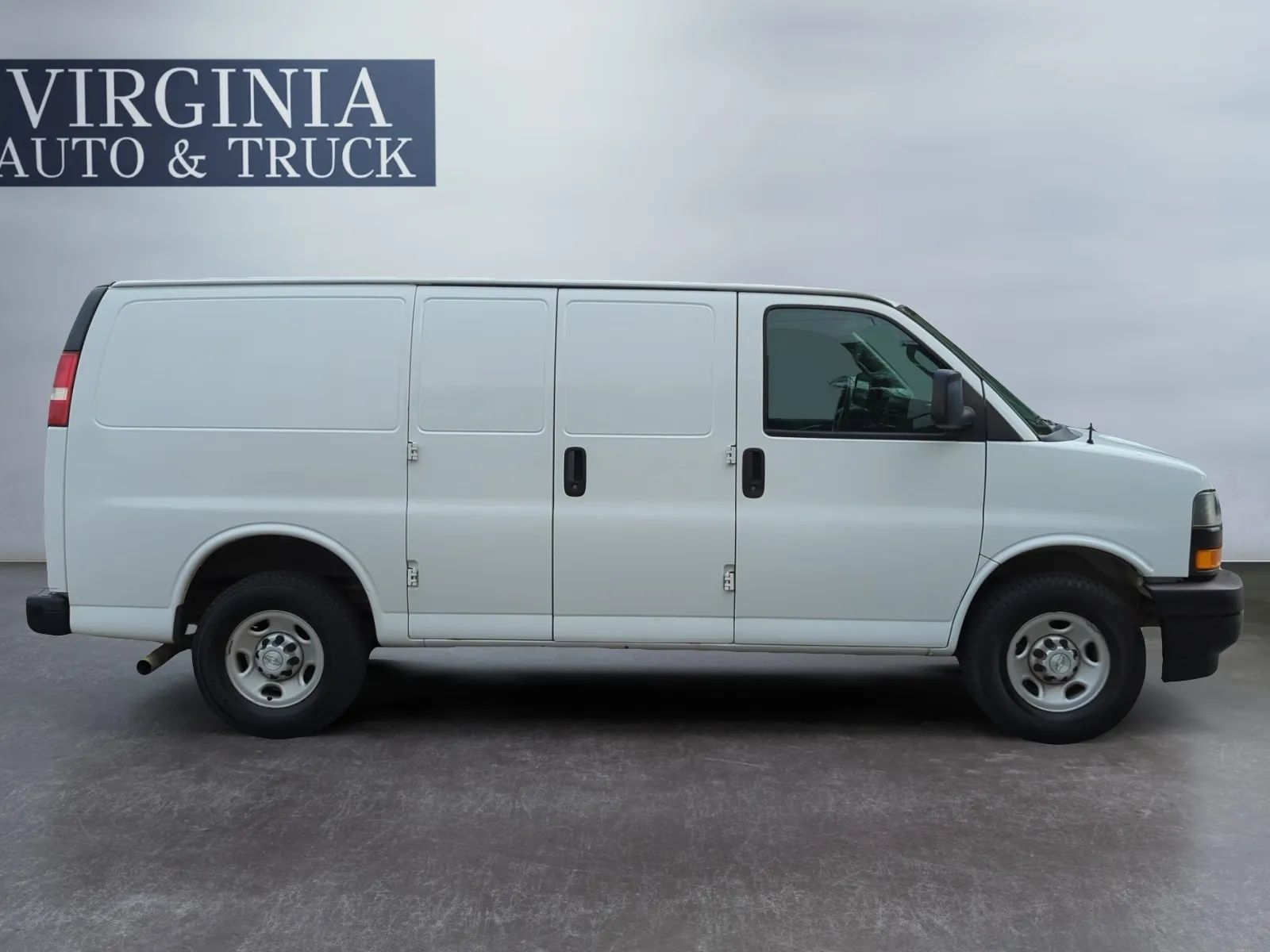 Used 2019 Chevrolet Express 2500 w/ Driver Convenience Package RWD image 6