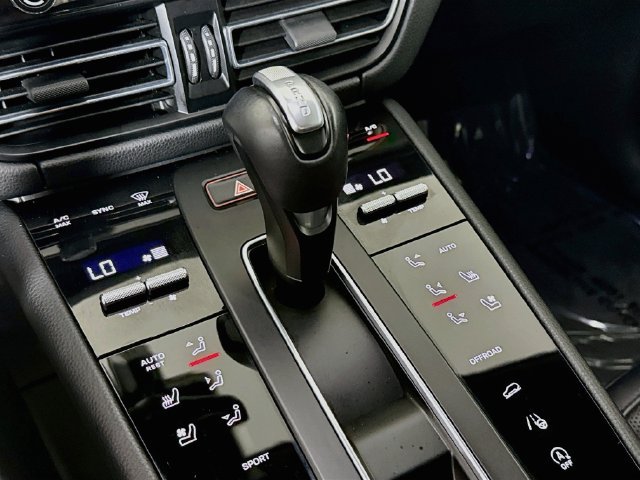 Used 2023 Porsche Macan w/ Premium Package Plus AWD/4WD image 19