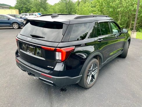 Used 2025 Ford Explorer ST-Line w/ ST-Line Street Pack AWD/4WD image 17