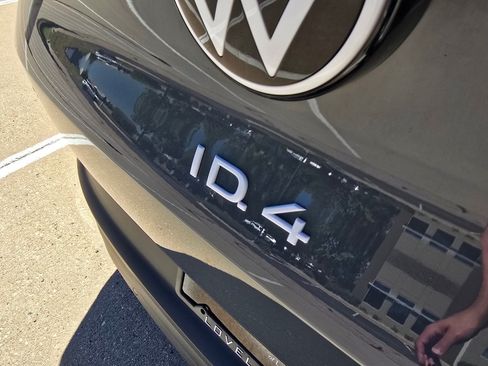 Used 2024 Volkswagen ID.4 2WD image 11
