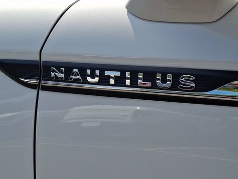 Used 2023 Lincoln Nautilus Reserve AWD/4WD image 30