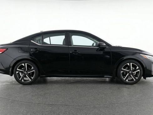 Used 2025 Nissan Sentra SV FWD image 11