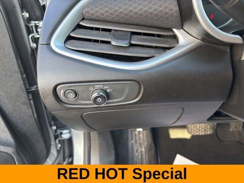 Used 2024 Chevrolet Malibu LT FWD image 19