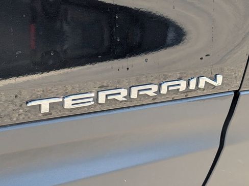 Used 2024 GMC Terrain SLT w/ Infotainment Package II AWD/4WD image 17