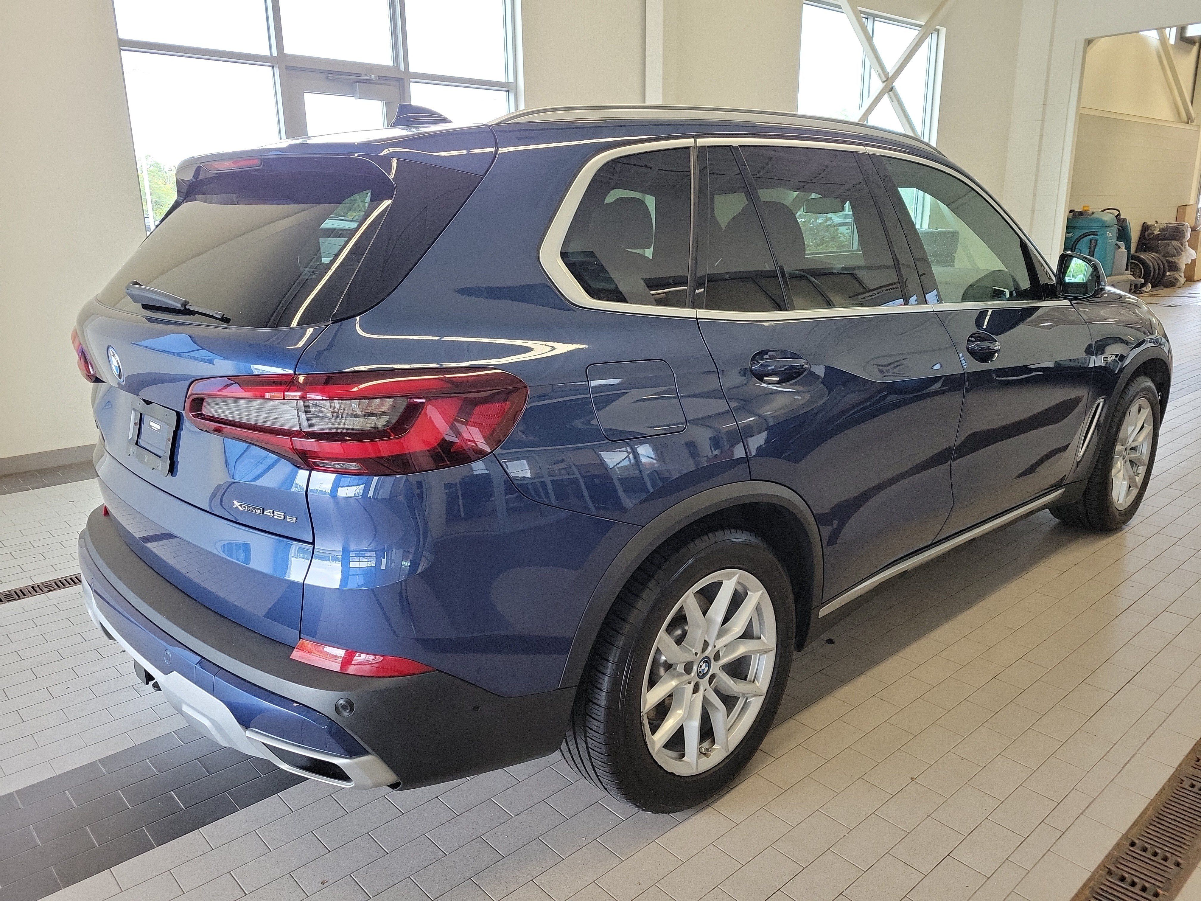 Used 2022 BMW X5 xDrive45e w/ Luxury Seating Package AWD/4WD image 5
