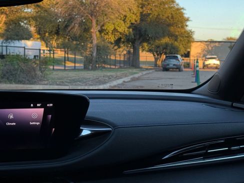 Used 2025 Buick Envista Sport Touring image 35