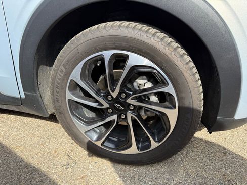 Used 2023 Chevrolet Bolt EUV Premier w/ Sun & Sound Package image 10