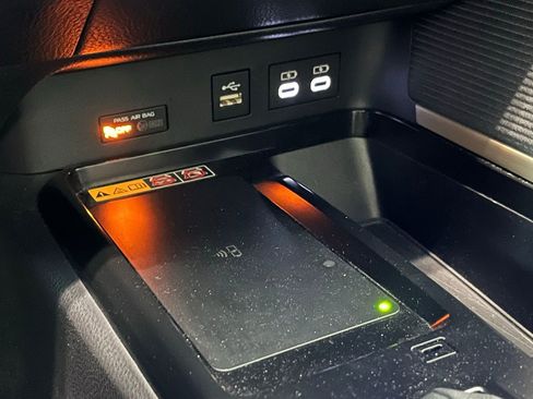 Used 2025 Toyota Camry SE w/ Multimedia Upgrade Package image 23