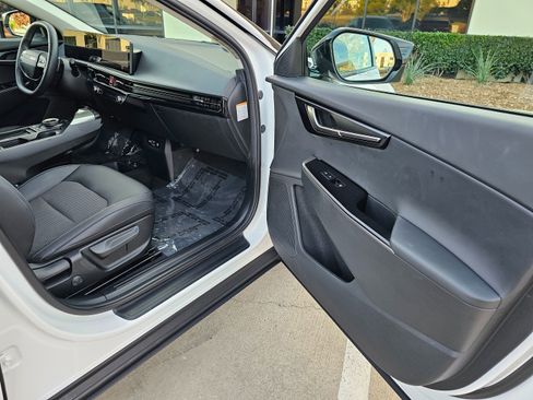 Used 2025 Kia EV6 Light image 30