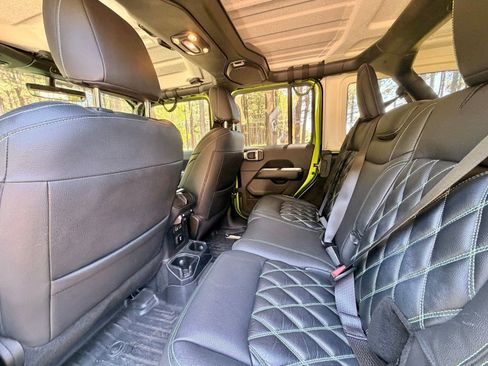 Used 2019 Jeep Wrangler Unlimited Sahara w/ Uconnect 4C Nav & Sound Group AWD/4WD image 15