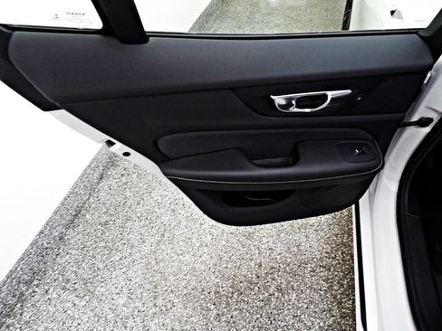 Used 2024 Volvo S60 B5 Plus image 9