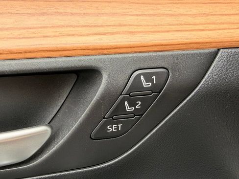 Used 2025 Toyota Grand Highlander AWD image 18