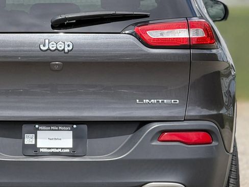 Used 2016 Jeep Cherokee Limited w/ Luxury Group image 14